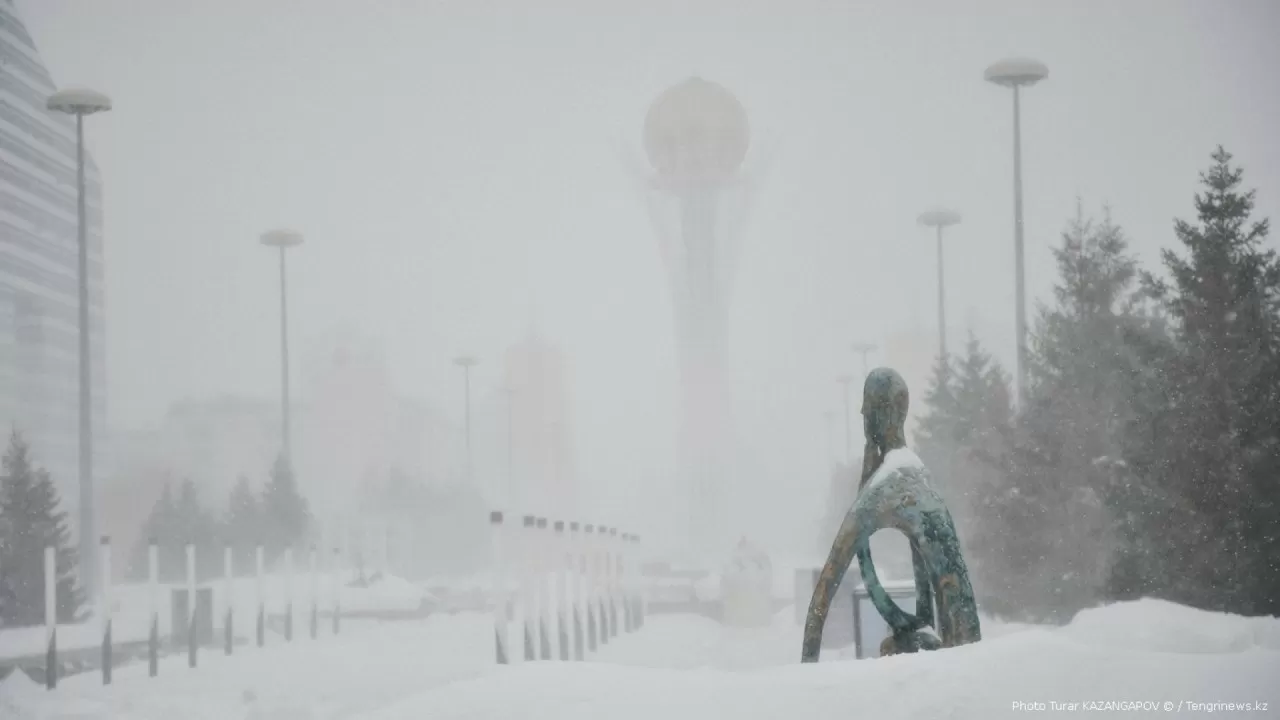 Школьники Астаны в понедельник учатся онлайн