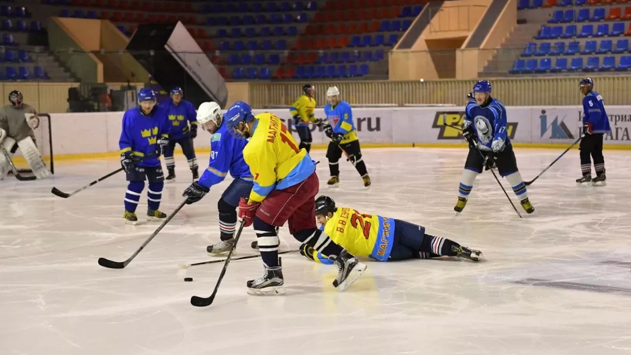 В хоккей играют металлурги АО "АрселорМиттал Темиртау"