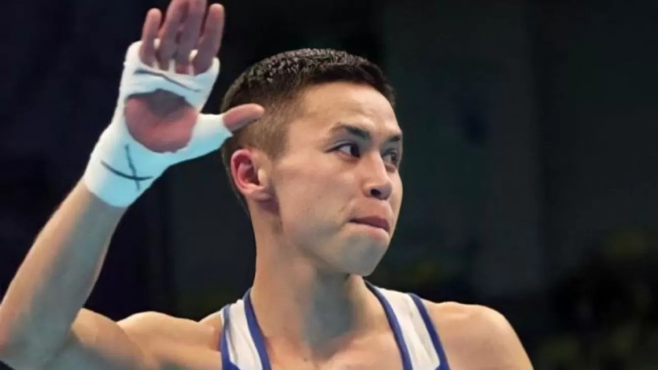 Казахстан сенсационно лишился лидера на чемпионате мира по боксу