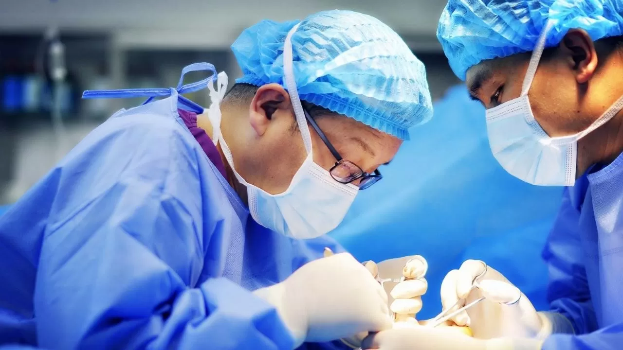 Астанада нейрохирургтар МӘМС-тің есебінен әйелге бірегей операция жасады
