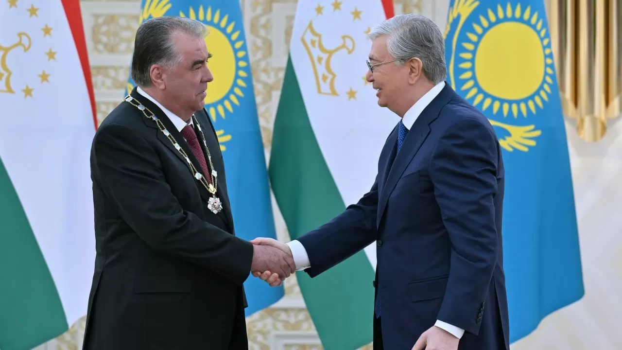 Тоқаев Тәжікстан Президентін "Алтын Қыран" орденімен марапаттады