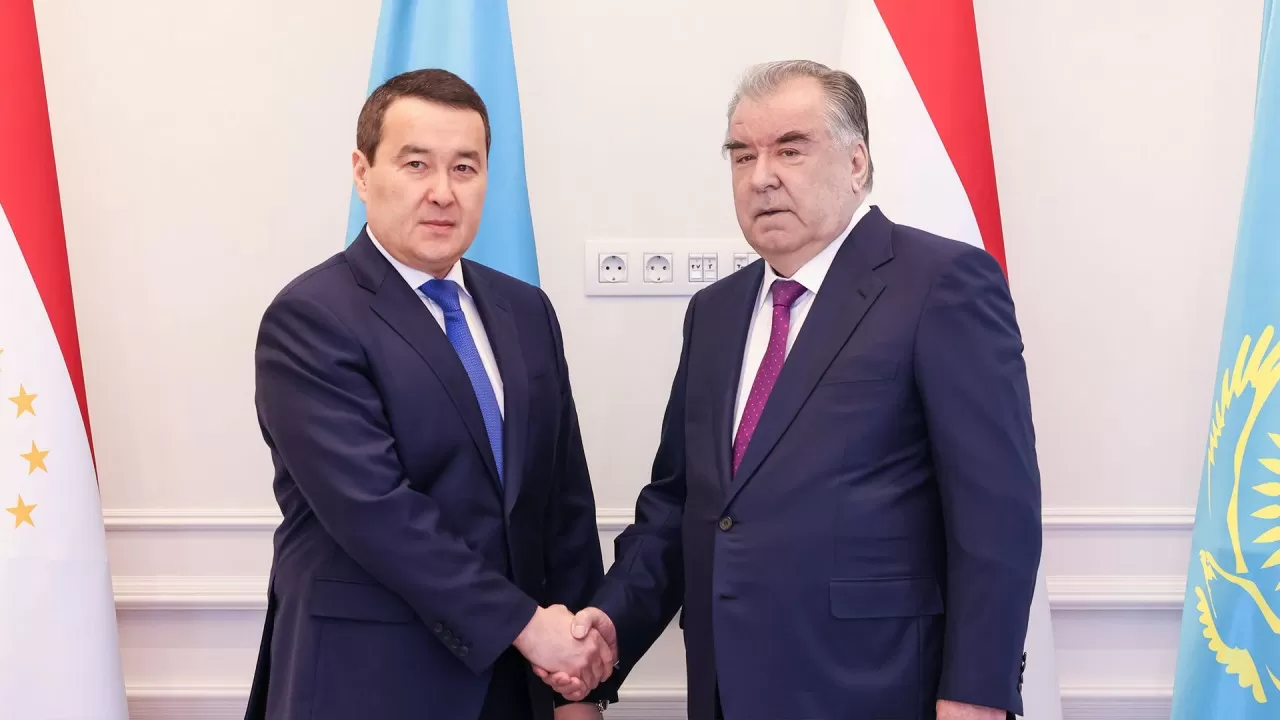 Смаилов напомнил, что довести товарооборот с Таджикистаном планируется до 2 млрд долларов