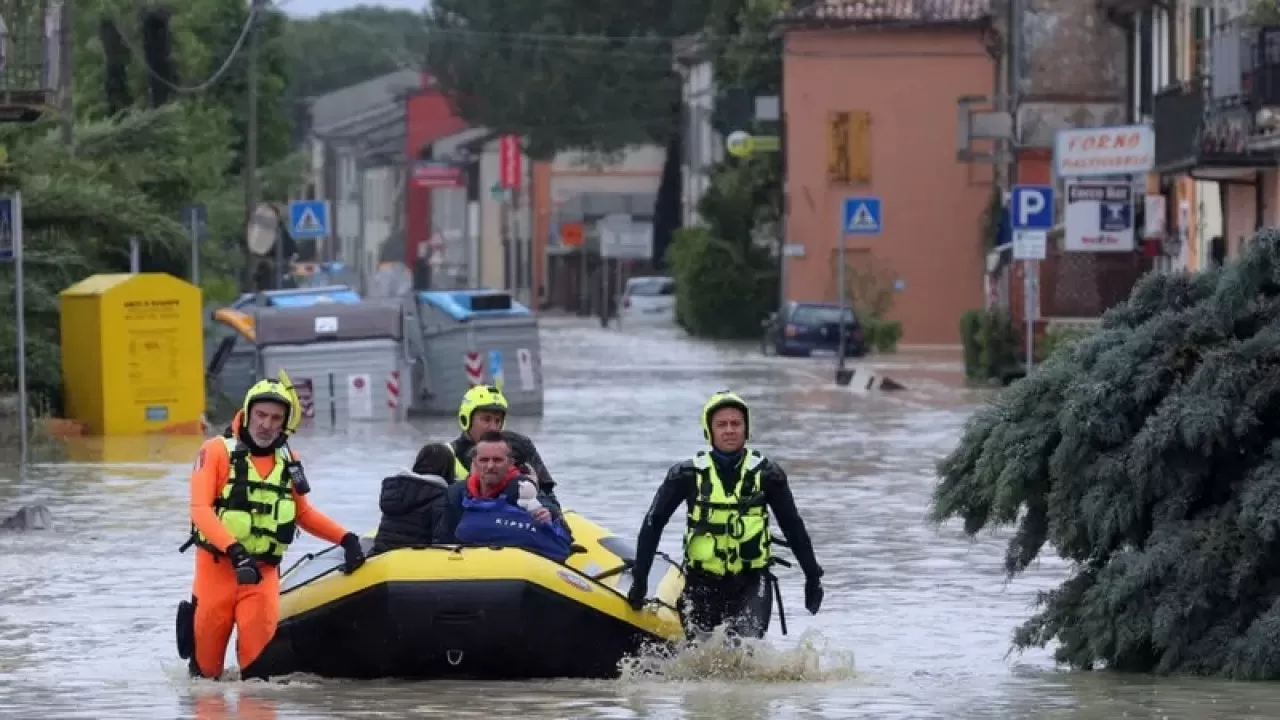 Италиядағы су тасқыны құрбандары саны 13-ке жетті