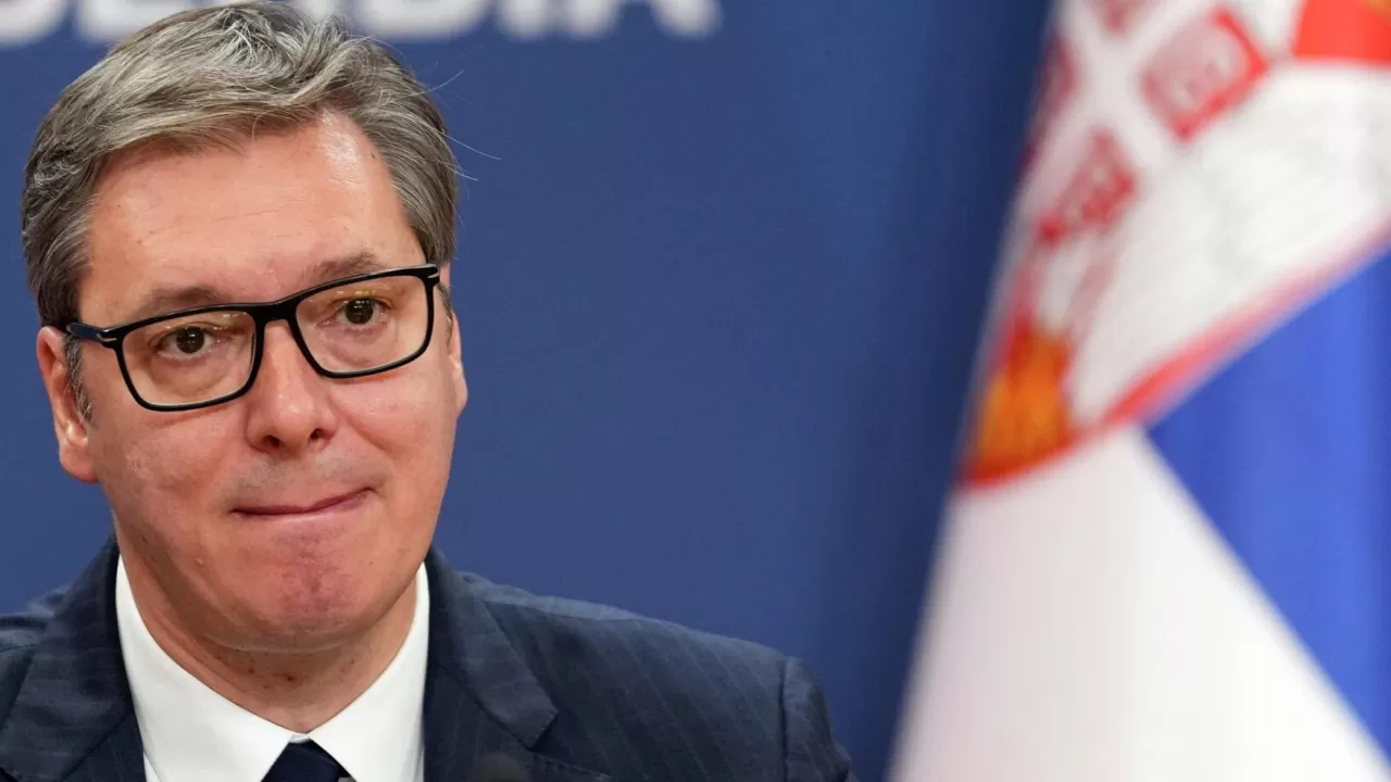 Президент Сербии призвал "разоружить страну"