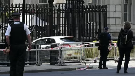 Автомобиль врезался в ворота резиденции премьера Великобритании 