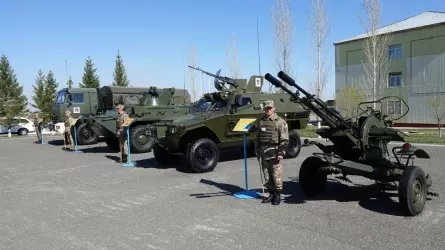 Продолжить технологическую модернизацию армии предлагает Токаев