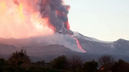 Началось новое извержение вулкана Этна в Италии