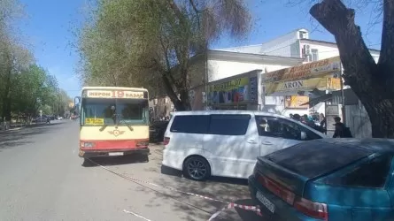 Водитель автобуса насмерть сбил женщину в Уральске