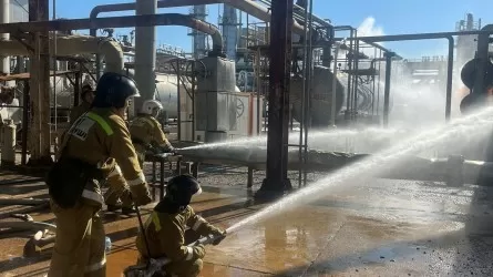 Полностью потушен пожар на газоперерабатывающем заводе в Актобе