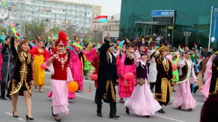 Мереке күндерінің тізбесінен кәсіби мерекелер алынып тасталмақ - қаулы жобасы