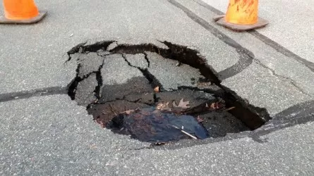 Аким Астаны распорядился отремонтировать аварийные участки тротуаров