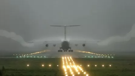 В Атырау произошла вынужденная посадка самолета