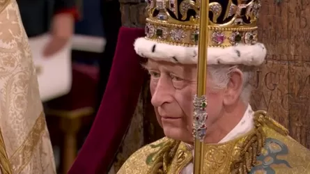 Карла III официально короновали