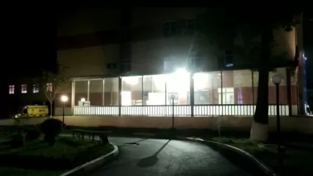 Пожилой человек выпал из окна больницы в Шымкенте
