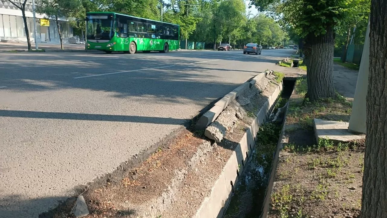 Алматының Сейфуллин даңғылында жол жөндеу жұмыстары басталды