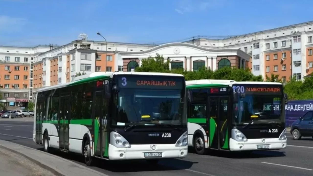 В Астане объявили расписание работы общественного транспорта