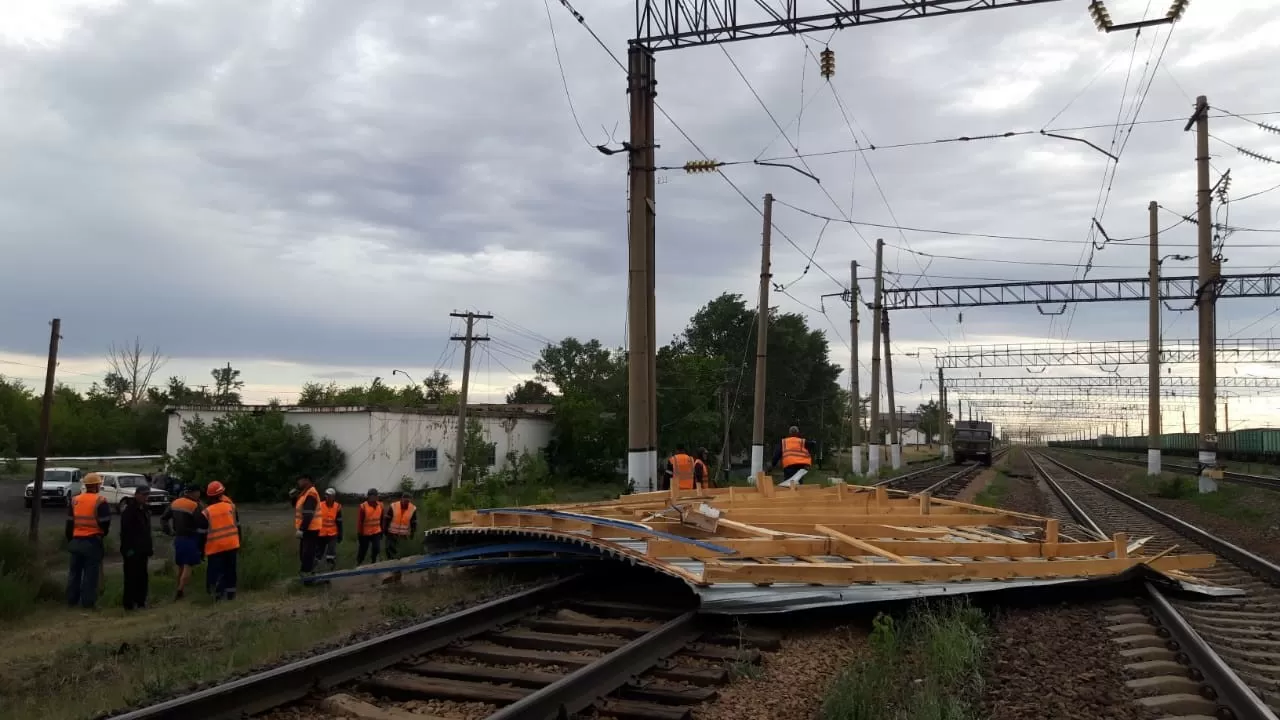 Ураганный ветер снес крыши в Экибастузском районе