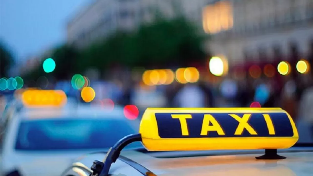 Интернет платформада жұмыс істейтін таксистер мен курьерлер 2024 жылдан бастап салық төлейді
