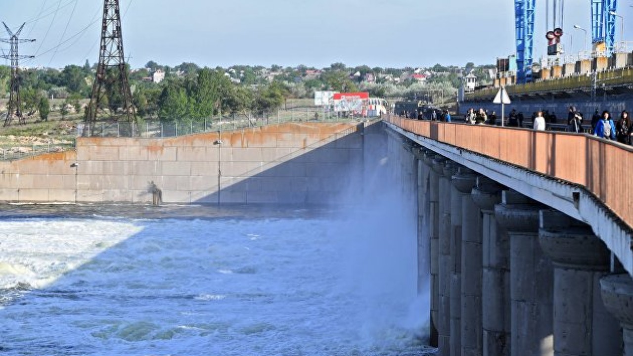 На 10 метров поднялся уровень воды в Новой Каховке после подрыва дамбы ГЭС  | Inbusiness.kz