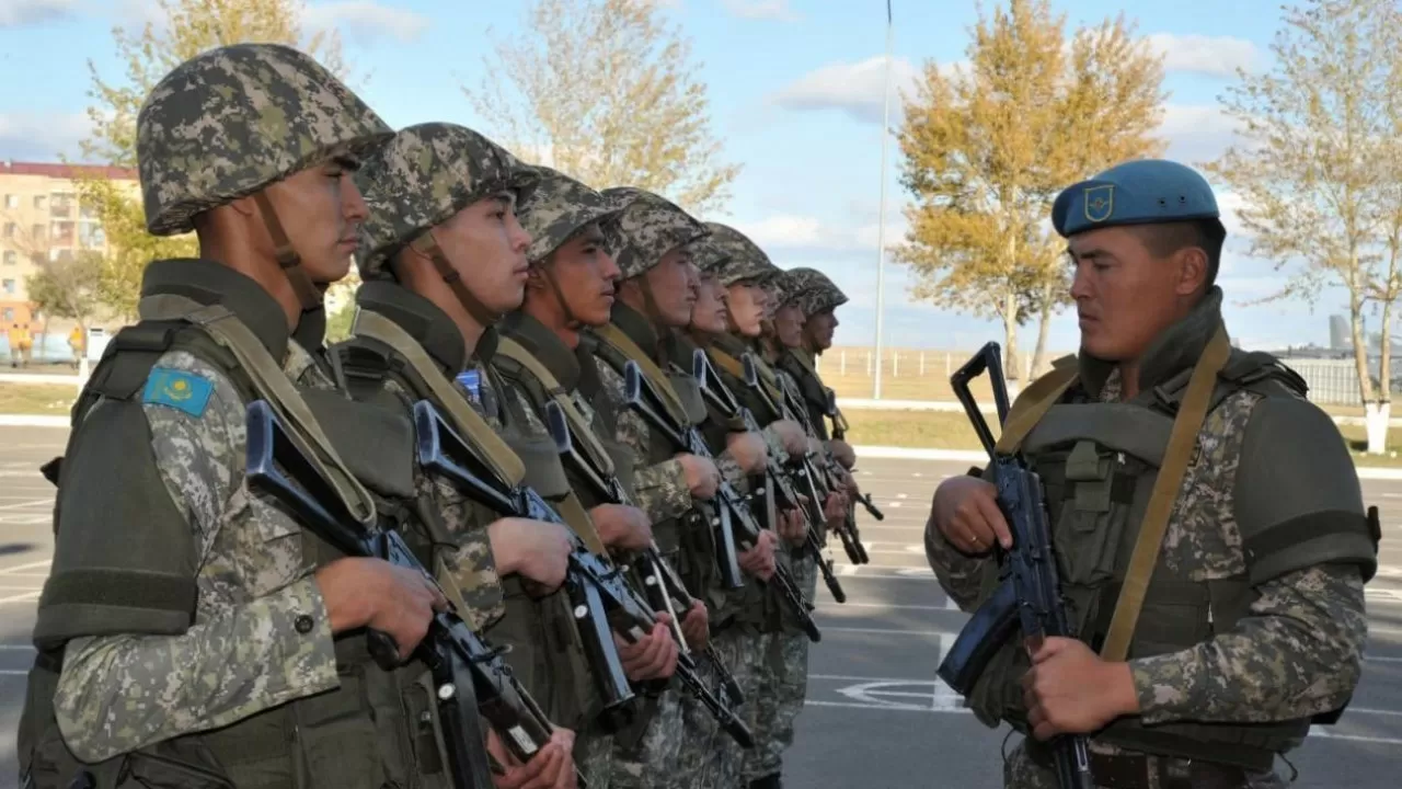 В Казахстане собираются перевооружить армию