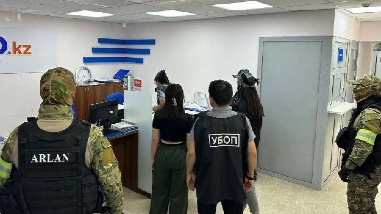 В Караганде задержали женщину, занимавшуюся сбытом фальшивых документов по техосмотру