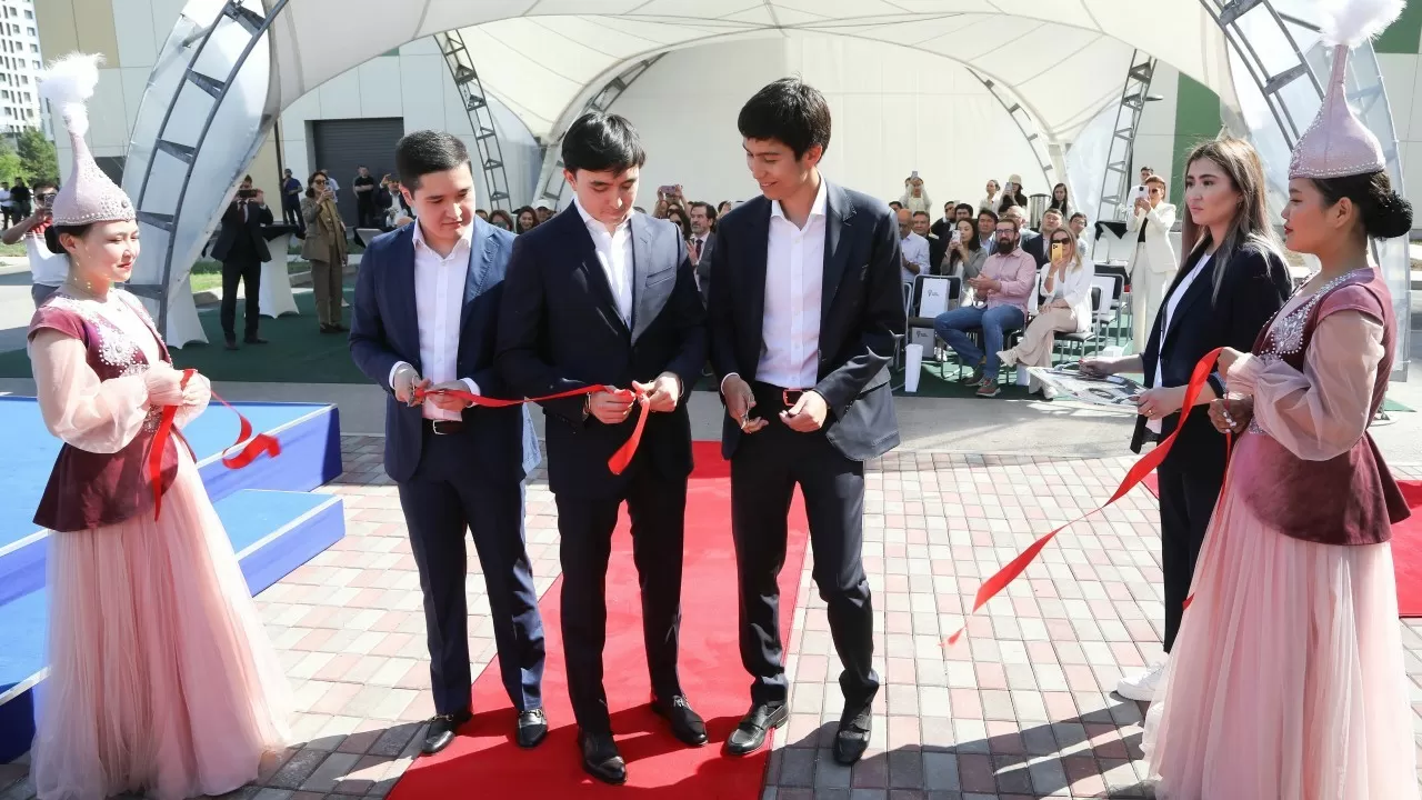 В Казахстане открыли первый падел-центр 