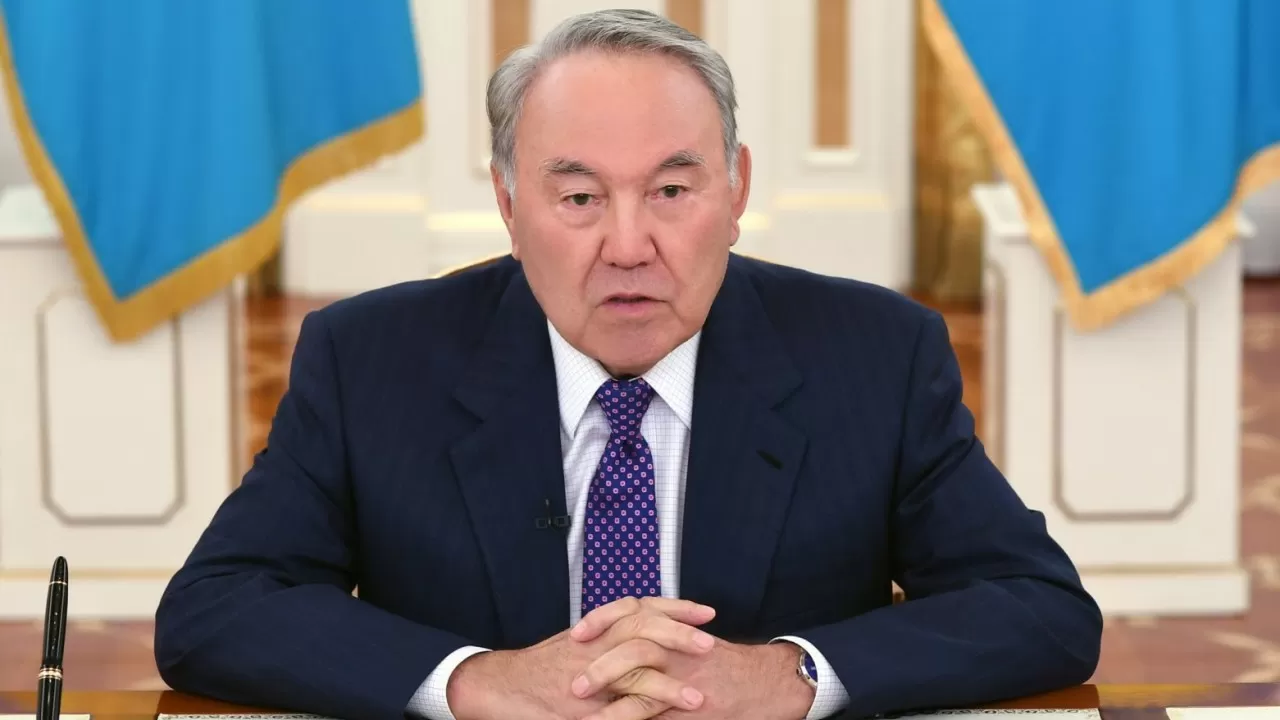 Назарбаев Бердібек Сапарбаевтың отбасына көңіл айтты