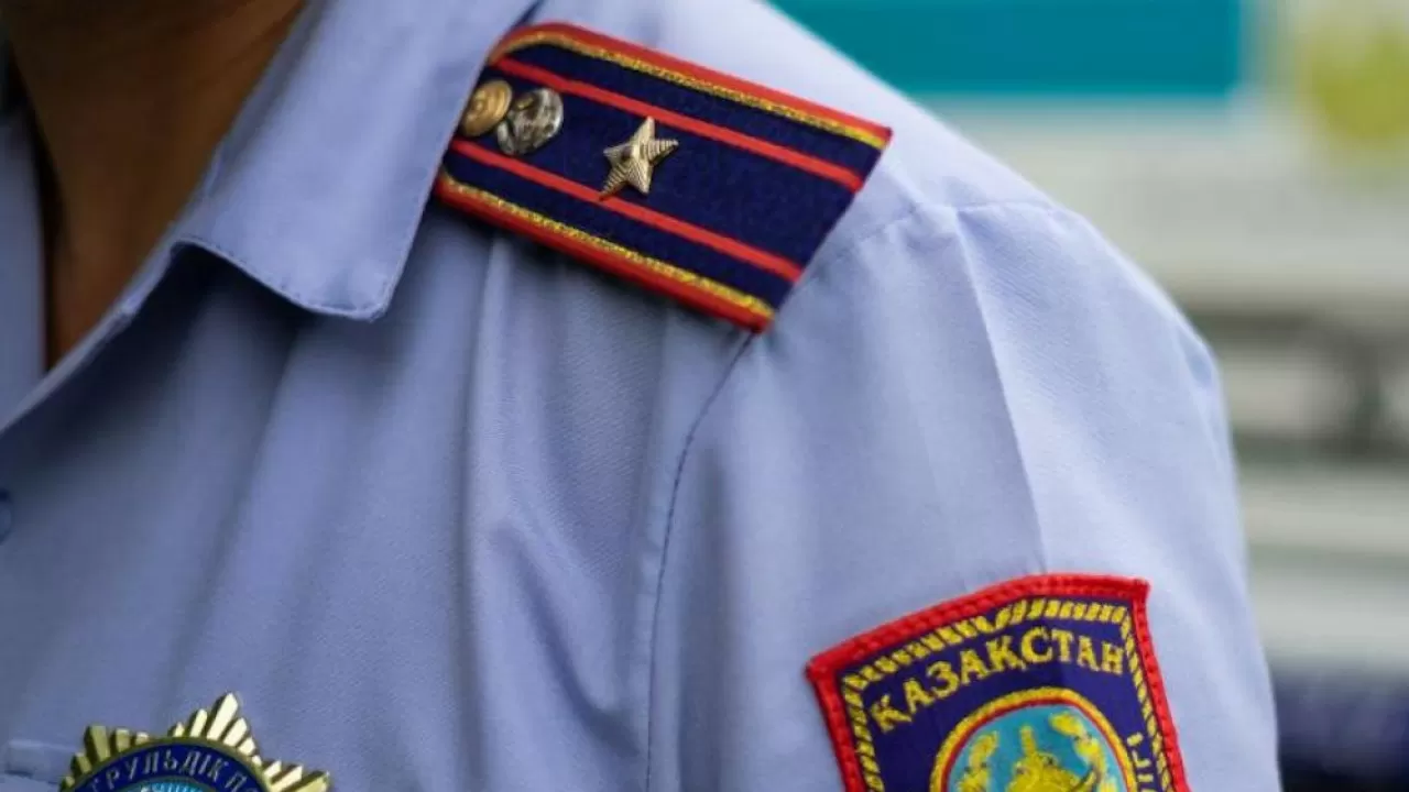 Антикор поймал на взятках семерых полицейских в Алматы и Алматинской области