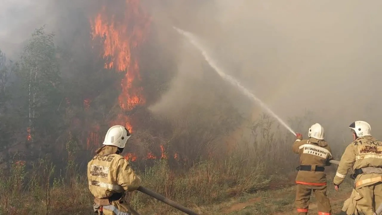 50 млн тенге выделила компания Qazaq Oil пострадавшим от пожаров в Абайской области