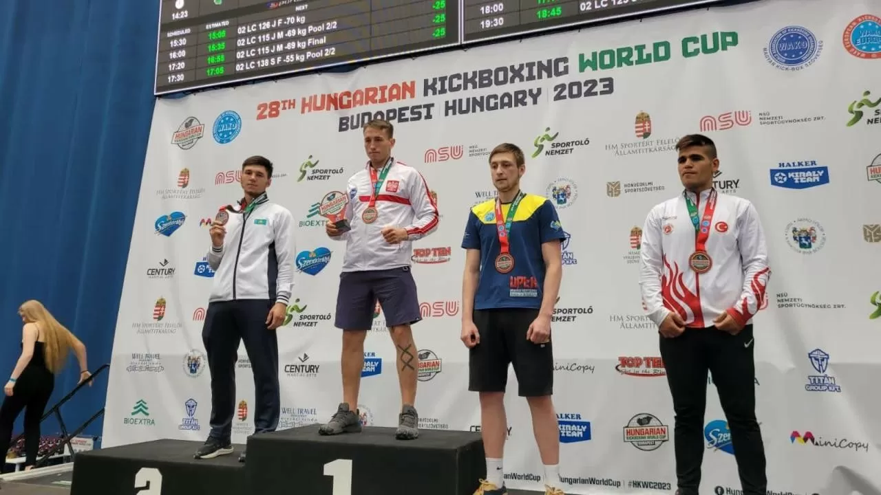Казахстанские кикбоксеры взяли серебро на Кубке мира в Венгрии