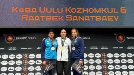 Казахстанки завоевали две золотые медали на международном турнире по вольной борьбе