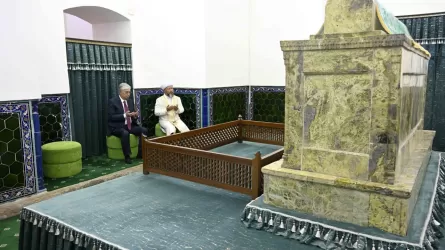 Глава государства посетил мавзолей Ходжи Ахмеда Яссауи