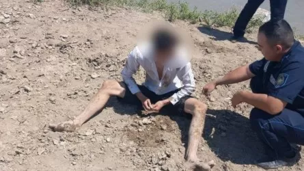 Полицейские спасли тонущего парня в Кызылординской области