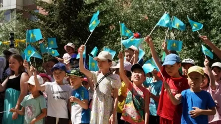 Столичный район "Байконур" отметил День государственных символов 