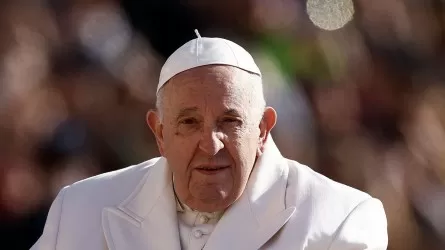 Папа римский попал в больницу