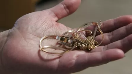 Золота на 4 млн тенге наворовала женщина в Акмолинской области