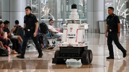 Аэропорт Сингапура начали патрулировать роботы-полицейские