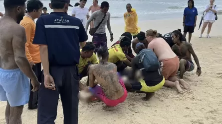 Турист из Казахстана, купавшийся в шторм в Таиланде, впал в кому