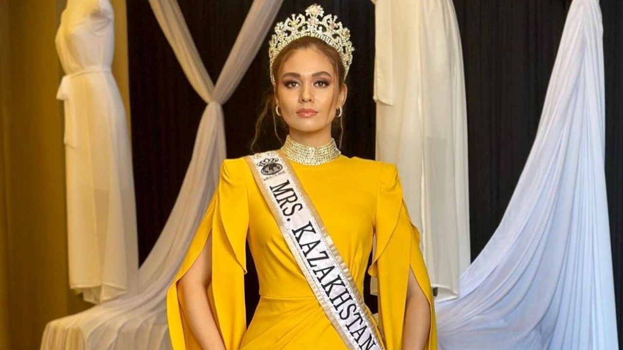 Аяқтары жайылған әйелдер порносы