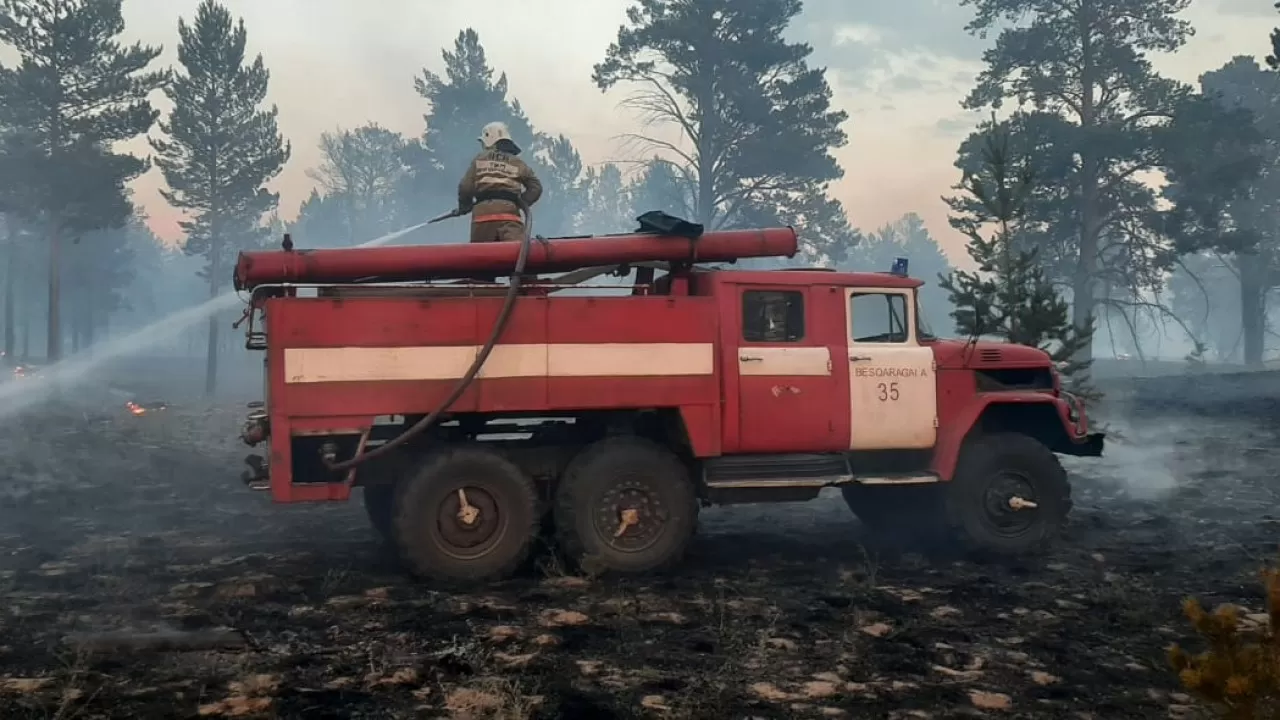 Абай облысындағы өртті сөндіруге 4 тікұшақ жұмылдырылды