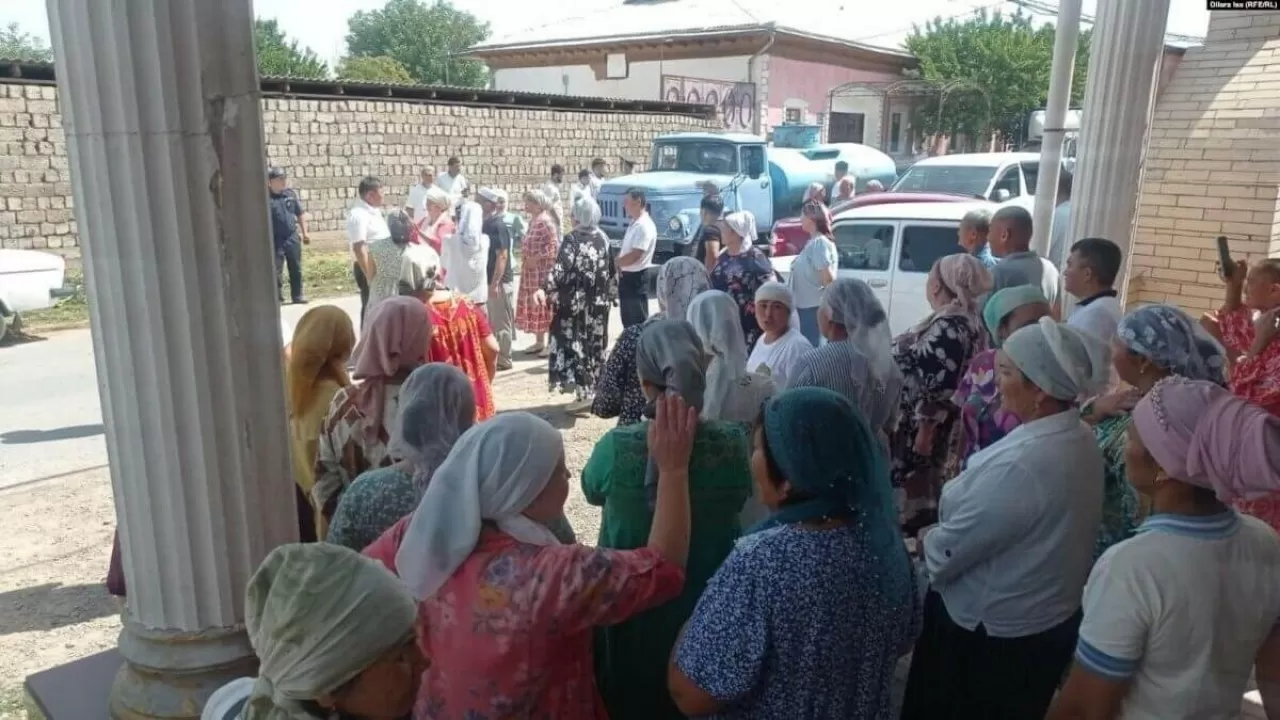 Сарыағашта қаза болған 5 жасар қыздың туыстары бейбіт митинг өткізді