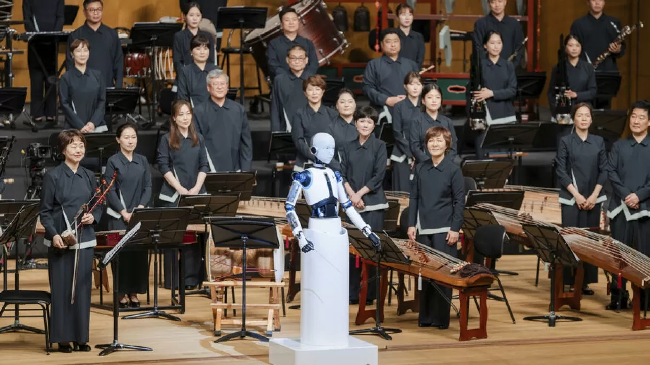 Робот-дирижер впечатлил выступлением в Южной Корее  