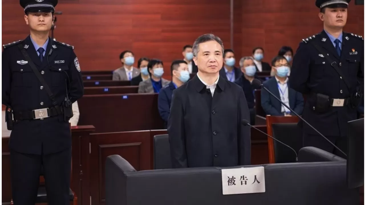 Высокопоставленного чиновника приговорили к смертной казни за коррупцию в Китае 