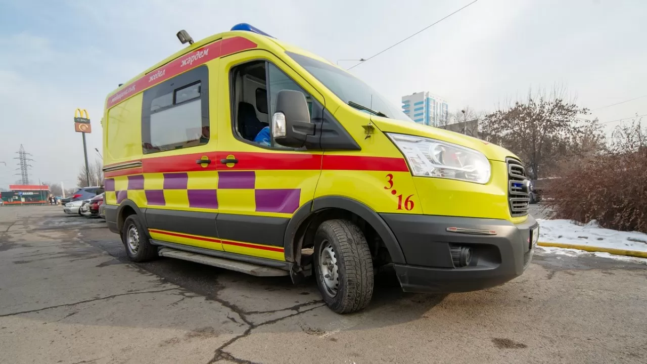 В Павлодаре внедорожник на большой скорости влетел в карету скорой помощи |  Inbusiness.kz