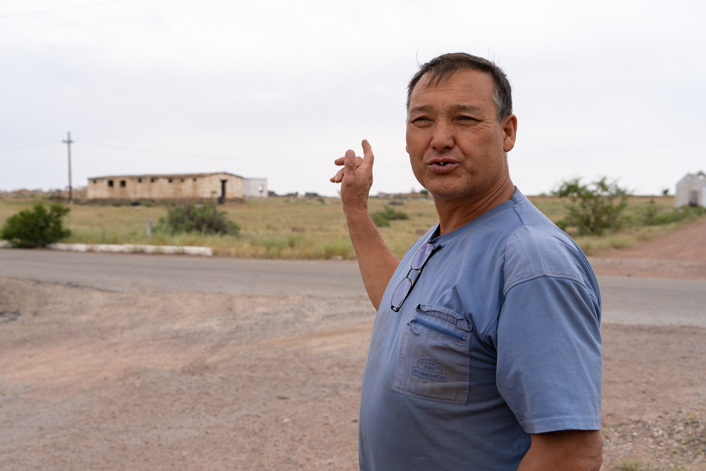 Как живет казахстанское село Аксуек, несколько десятилетий находившееся под грифом 
