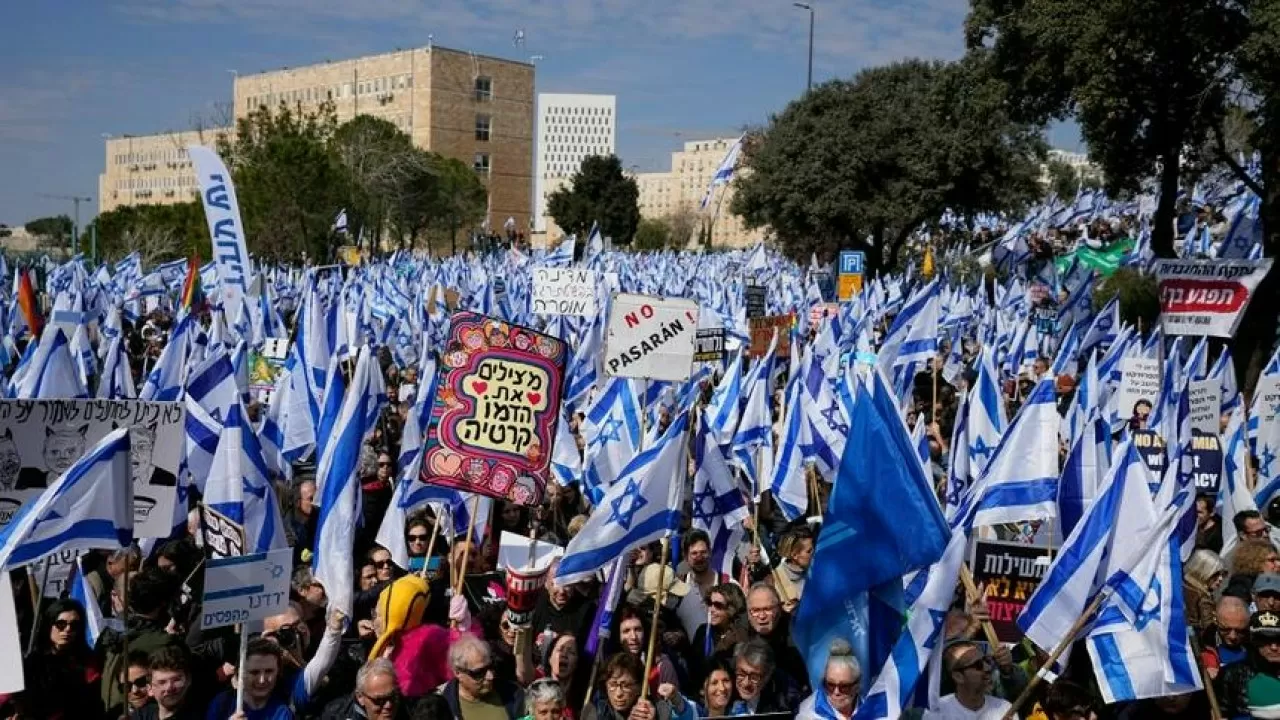 Израильде демонстранттар теңіз портын жауып тастады 