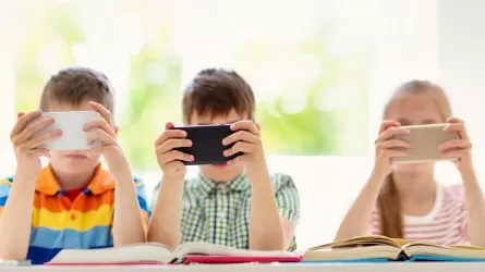 Школьникам в Нидерландах могут запретить пользоваться телефонами