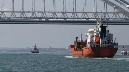В РФ заявили о следах взрывчатки на иностранном корабле, который должен был пройти через Керченский пролив