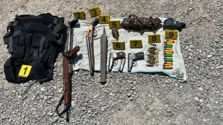 На юге Казахстана нашли крупные схроны оружия, похищенного у полиции