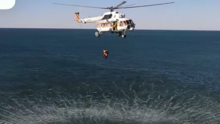 На побережье Каспия спасли двух серферов